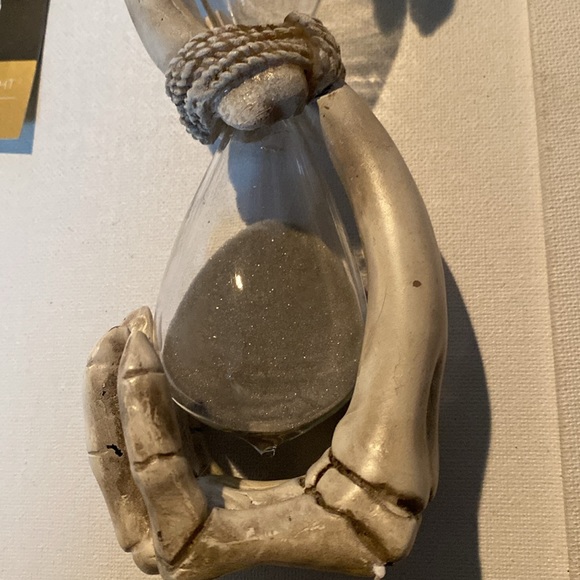 NWT Midnight Fright/Sablier Halloween Skeleton Hands Sand Clock Timer. - Picture 3 of 5